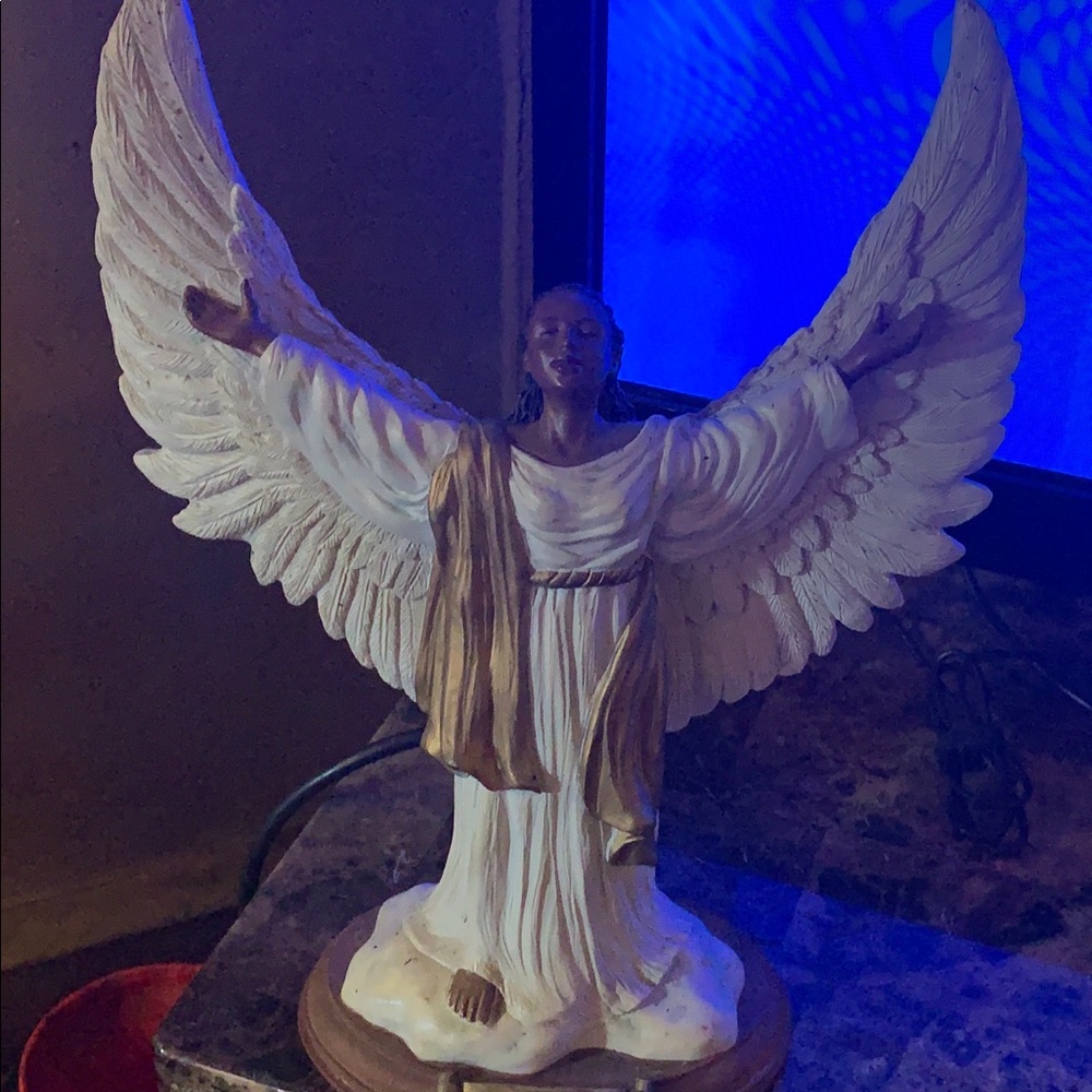 Angel - Picture 4 of 4